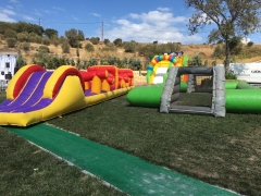 ŞİŞME ENGELLİ PARKURU  GENİŞLİK 2 M UZUNLUK 15 M YÜKSEKLİK 2,5 M